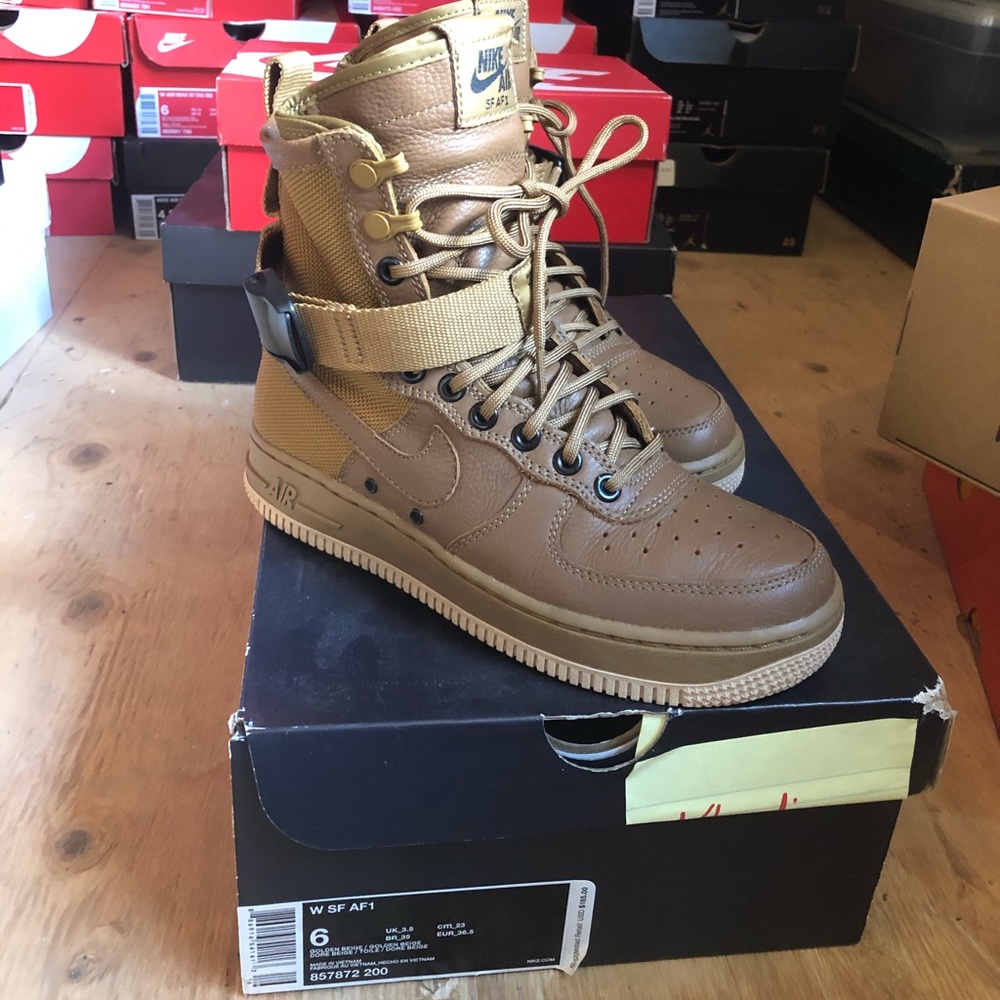 Nike womens SF AF 1 size 6